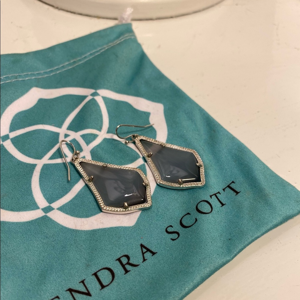 Kendra Scott gray earrings